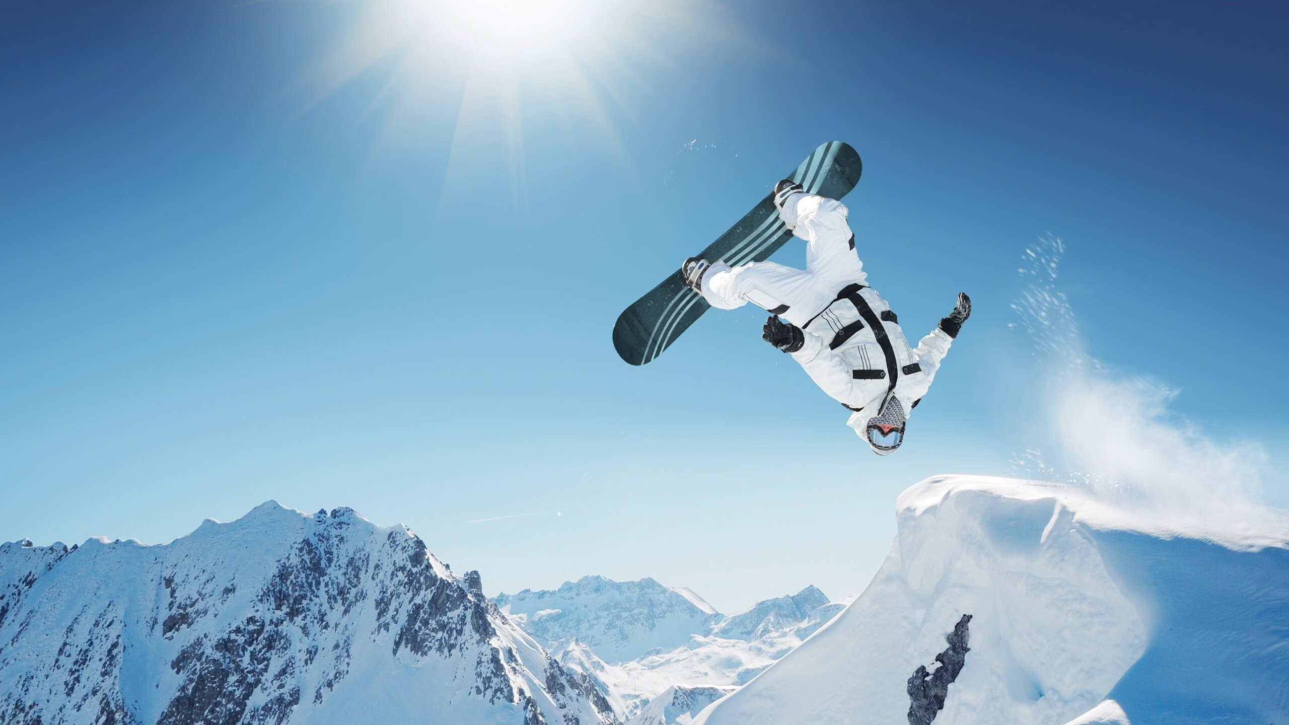 骑士险胜新疆队,克莱点燃赛场